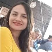 Profesora de español imparte clases a todas las edades